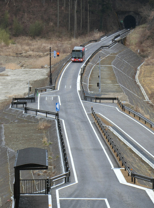 東日本大震災9年 brt専用道8割に 気仙沼線 利便性の向上期待 宮城 毎日新聞