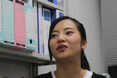 プロスポーツマネジメントを学ぶ魅力を語る川崎さん＝宇都宮市の作新学院大で