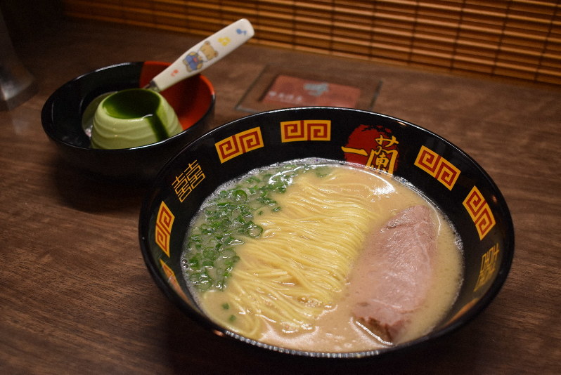 期間限定で無料提供される「お子様ラーメンセット」=福岡市博多区で2020年3月9日午後5時39分、末永麻裕撮影
