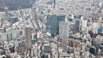 日本企業の間で「Bコープ」の認定は進むのか。写真は企業が密集する渋谷駅周辺=東京都渋谷区で2020年1月27日、本社ヘリから吉田航太撮影