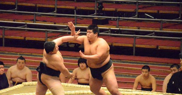 静寂の土俵 大鵬の孫 ひっそりデビュー ２２歳 鵬山 毎日新聞