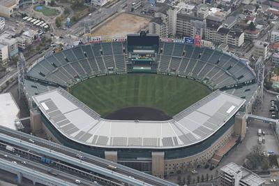 センバツ開催中止が決定した阪神甲子園球場＝兵庫県西宮市で２０２０年３月１１日、本社ヘリから大西達也撮影