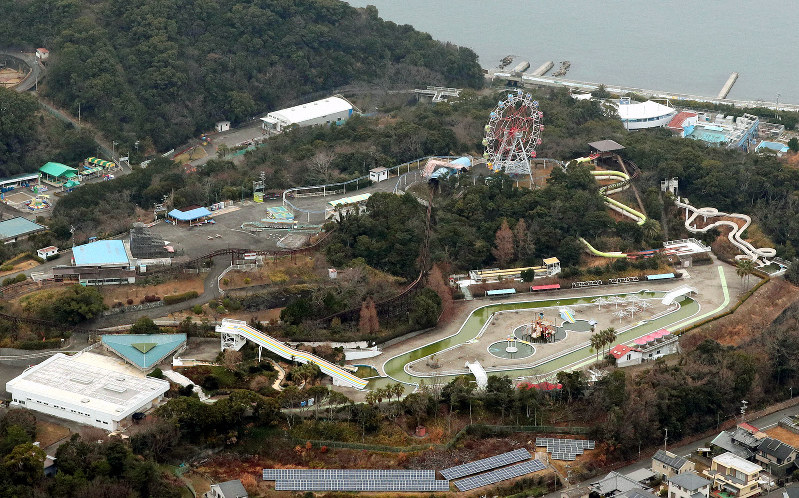 3月末で閉園になる遊園地「みさき公園」=大阪府岬町で2020年2月14日午前10時18分、本社ヘリから幾島健太郎撮影