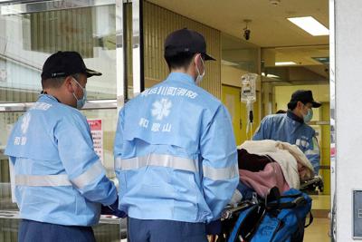 医師や入院患者に新型コロナウイルスの感染者が出たが、その後、通常診療を再開した済生会有田病院。朝から救急患者が運び込まれた=和歌山県湯浅町で2020年3月4日午前9時13分、幾島健太郎撮影