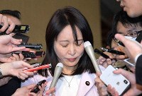 Justice Minister Masako Mori apologizes in front of reporters for her comment after meeting with Prime Minister Shinzo Abe at the prime minister's office, on March 12, 2020. (Mainichi/Masahiro Kawata)
