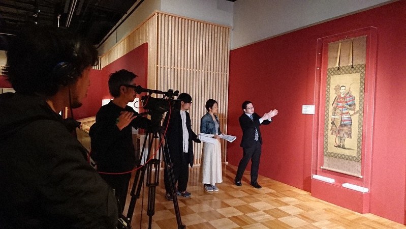 「江戸ものづくり列伝」展の会場からニコニコ美術館が生配信した=東京・江戸東京博物館で2020年3月10日、高橋咲子撮影