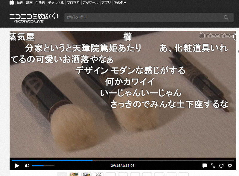 配信された「ニコニコ美術館」の一場面。みんなで展示・解説を楽しむコメントが並ぶ