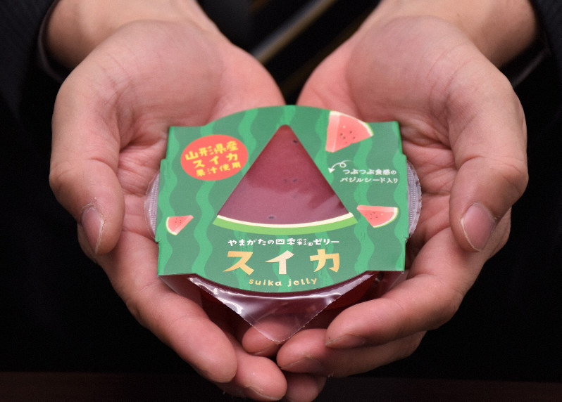 新発売のスイカゼリー=山形市で、日高七海撮影