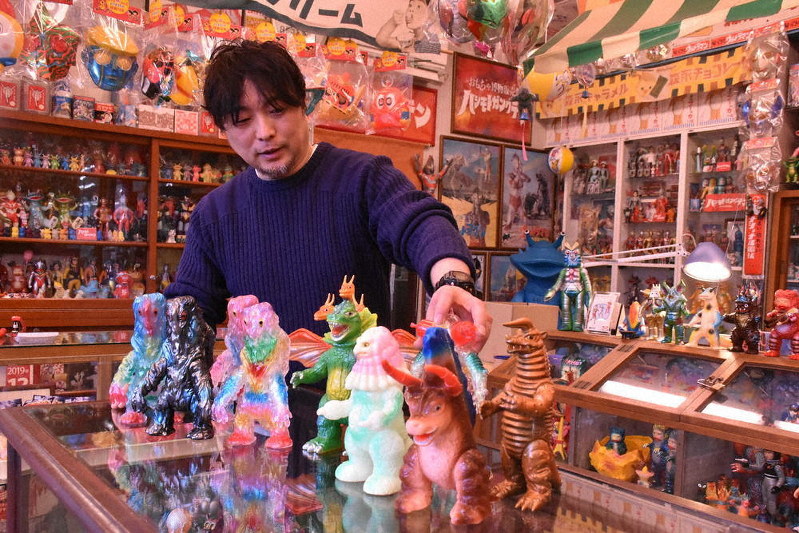見つけた この店 新潟市西蒲区 はしもと玩具店 ソフビ人形求め 海外からも 新潟 毎日新聞
