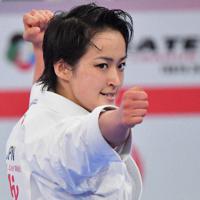 連続して技を繰り出す清水希容=東京・日本武道館で2019年9月、宮間俊樹撮影