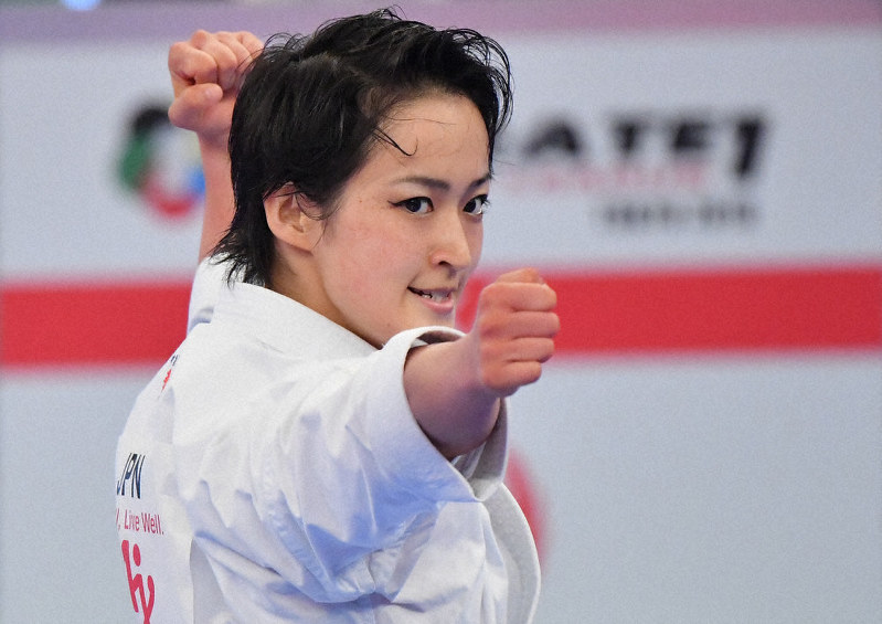 連続して技を繰り出す清水希容=東京・日本武道館で2019年9月、宮間俊樹撮影