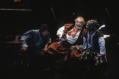 サントリーホールのオペラアカデミー公演「ファルスタッフ」で題名役を歌い、みずから演出も行ったレナート・ブルゾン＝2006年5月10日　(C)サントリーホール