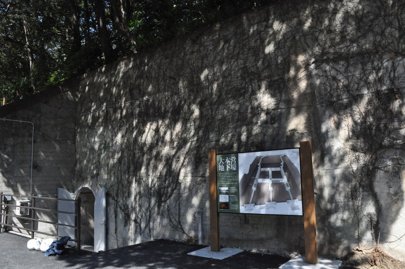 防衛省敷地内の旧陸軍の地下壕を報道陣に公開 一般公開は当面延期