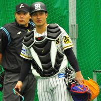 「フレーミングの名手」と呼ばれる坂本=沖縄県宜野座村で2020年2月1日午後0時21分、田中将隆撮影