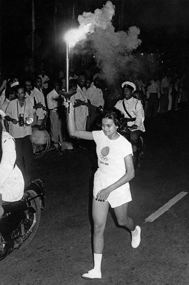 オリパラこぼれ話：1964年東京オリンピックの聖火 アジア国内を