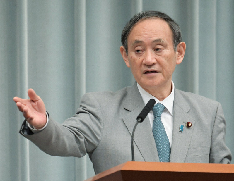 閣議後の記者会見で質問を受ける菅義偉官房長官=首相官邸で2020年3月19日午前10時16分、川田雅浩撮影