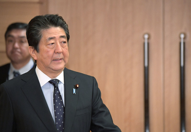 閣議に臨む安倍晋三首相=首相官邸で2020年3月19日、川田雅浩撮影