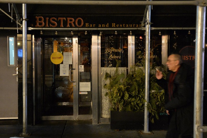 Ny 解雇の嵐 営業禁止 消えた観光客 生き延びられるか分からない 毎日新聞