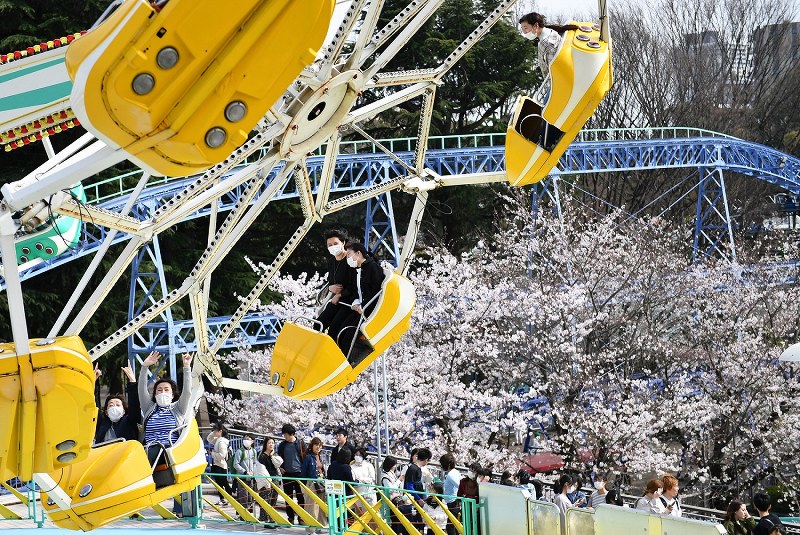 としまえん乗り物一日券 大人2枚 西武鉄道、閉園する「としまえん」の記念乗車券。5000セット限定販売