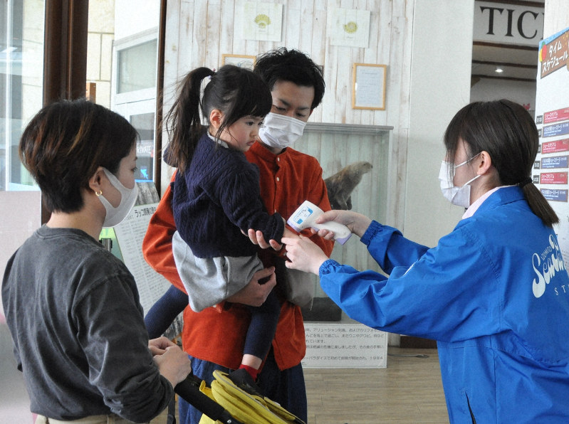 伊豆・三津シーパラダイス営業再開 イルカショーに歓声戻る 新型コロナ