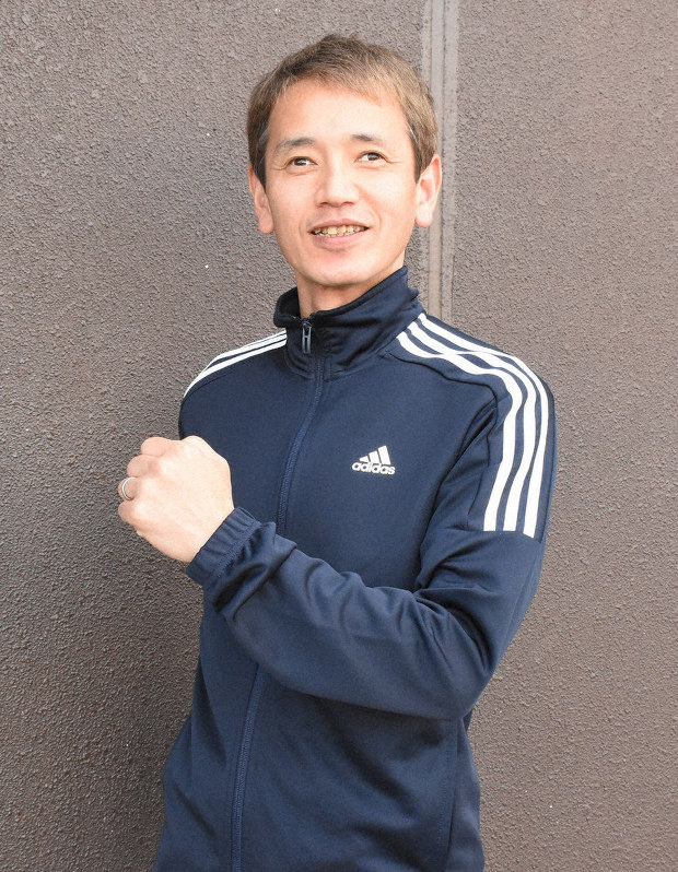 聖火リレーへの意気込みなどを語る加治佐博昭さん=栃木県矢板市で