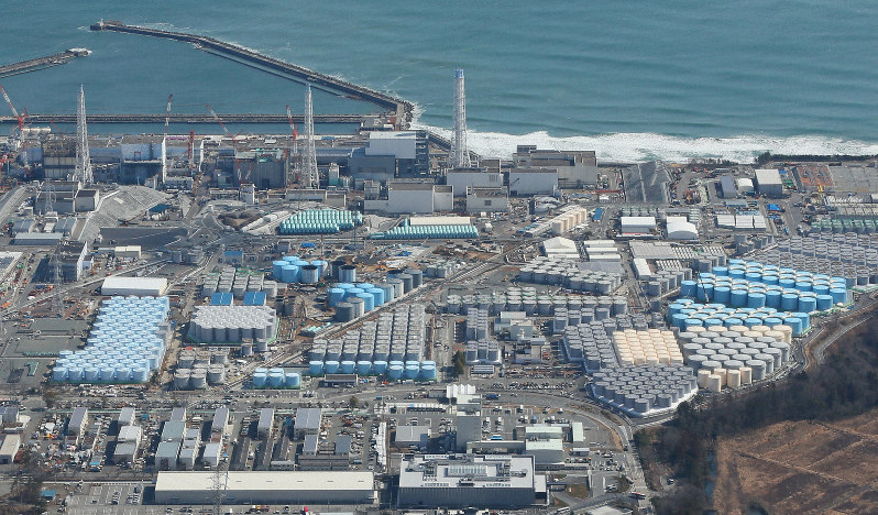 福島第1の汚染処理水「30年かけて放出」 東電が案発表 海か大気に放出