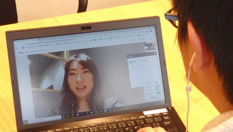 企業が学生と対面する「ウェブ面接」のイメージ=東京都港区で2020年2月20日、成田有佳撮影