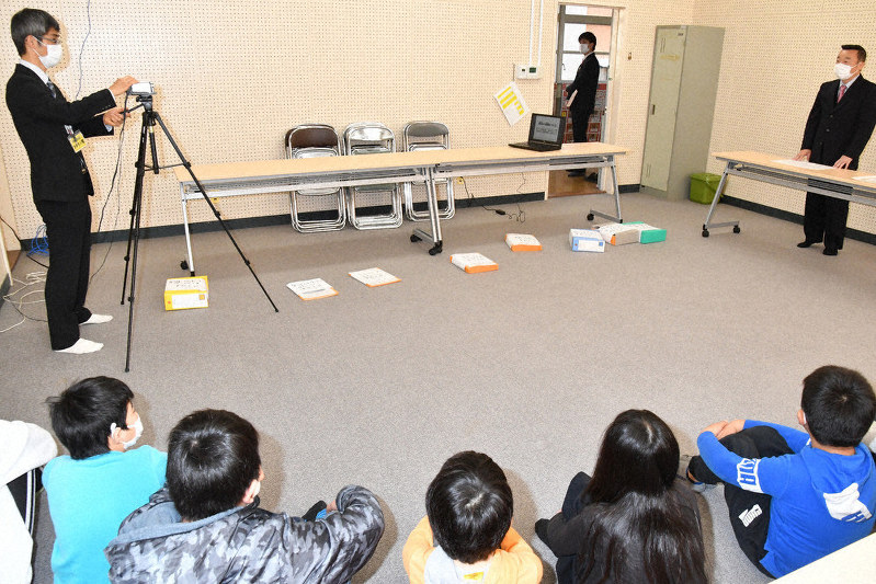 新型コロナ 映像で修了式 小中学校春休みへ 福岡 毎日新聞 新型コロナ 映像で修了式 小中学校春休みへ 福岡 毎日新聞