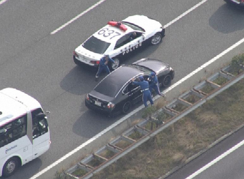 高速バスに感謝状 逃走車両の逃げ道塞ぐ 乗務員の機転が利いた 福岡 博多署 毎日新聞