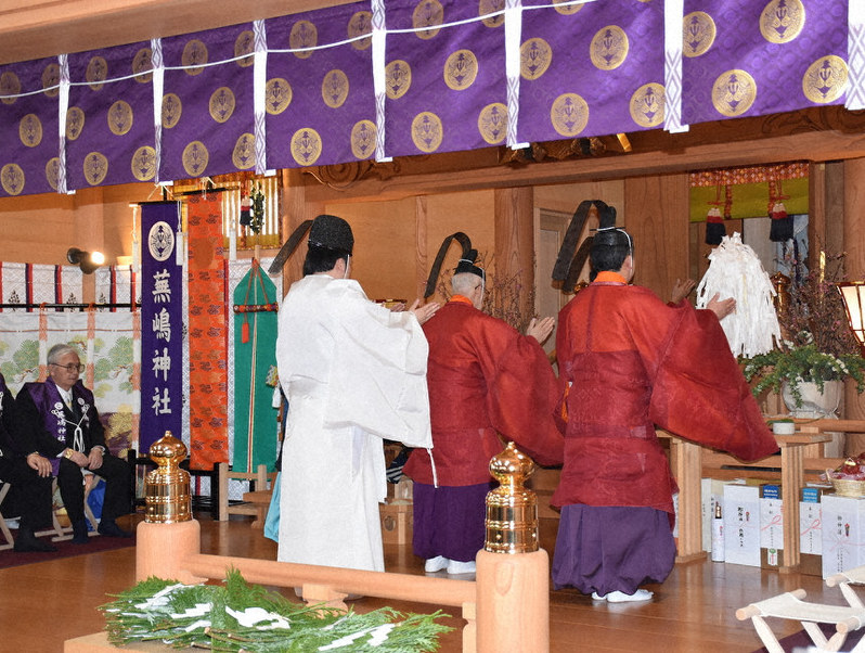 八戸のシンボル復活 蕪嶋神社に新社殿 火災で焼失 5年ぶり例大祭 青森 毎日新聞 八戸のシンボル復活 蕪嶋神社に新社殿 火災で焼失 5年ぶり例大祭 青森 毎日新聞