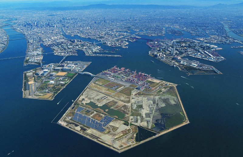 大阪ベイエリア。手前は夢洲=大阪市此花区で2019年(令和元年)11月6日、本社ヘリから加古信志撮影