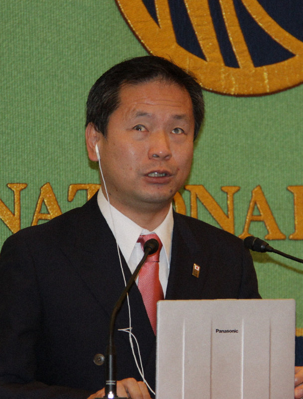 記者会見する日本パラリンピック委員会委員長の河合純一氏=東京都千代田区で2020年3月27日午後3時2分、谷口拓未撮影