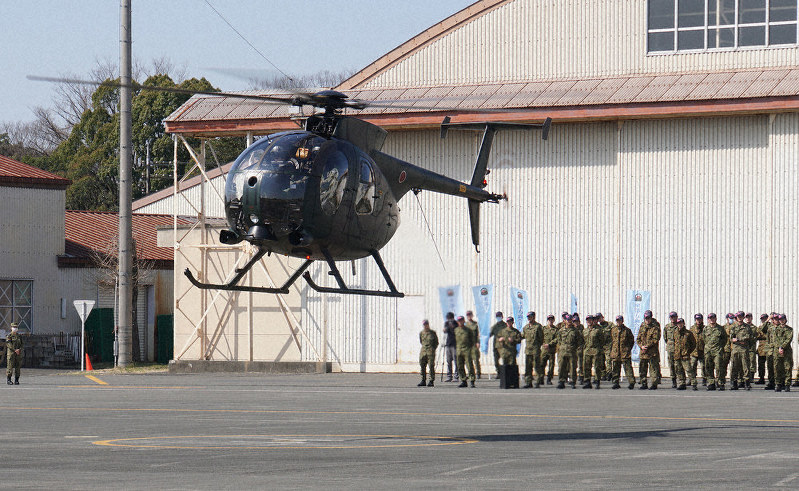陸自立川駐屯地の観測ヘリ 最後の飛行 老朽化 霞ケ浦へ 東京 毎日新聞