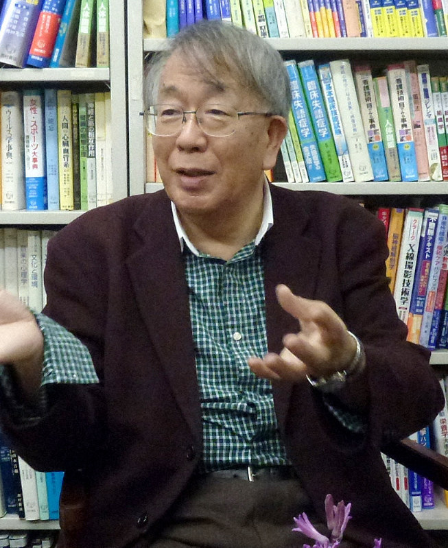 西村書店社長の西村正徳さん=東京都千代田区で
