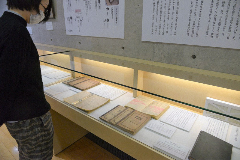 哲学者・西田幾多郎、直筆ノートを再現 記念哲学館で公開 /石川
