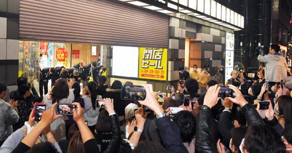 天神コア 44年の歴史に幕 なくなるの悲しい 閉店惜しむ客でにぎわう 毎日新聞