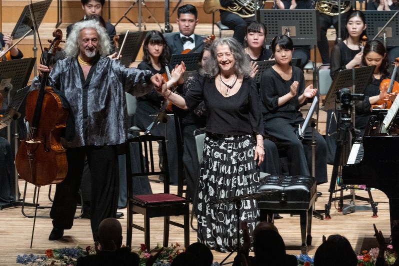 第21回別府アルゲリッチ音楽祭の模様。音楽祭の総監督でピアニストのマルタ・アルゲリッチ(右)とチェリストのミッシャ・マイスキー(C) Rikimaru Hotta