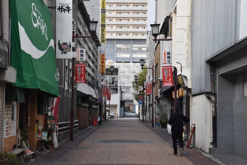 客足が減った甲府市の中心街=甲府市で2020年4月3日、金子昇太撮影