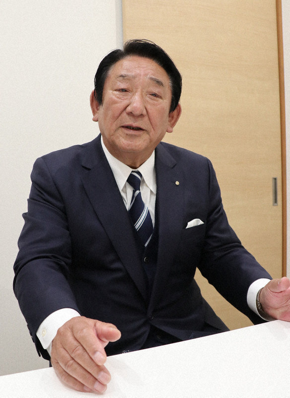 「万一、新型コロナウイルスで近親者が亡くなった場合、感染拡大を防ぐためにも葬儀業者はきちんと選んで」と話す鈴木理事長=大和高田市三和町で2020年3月26日午前10時49分、稲生陽撮影