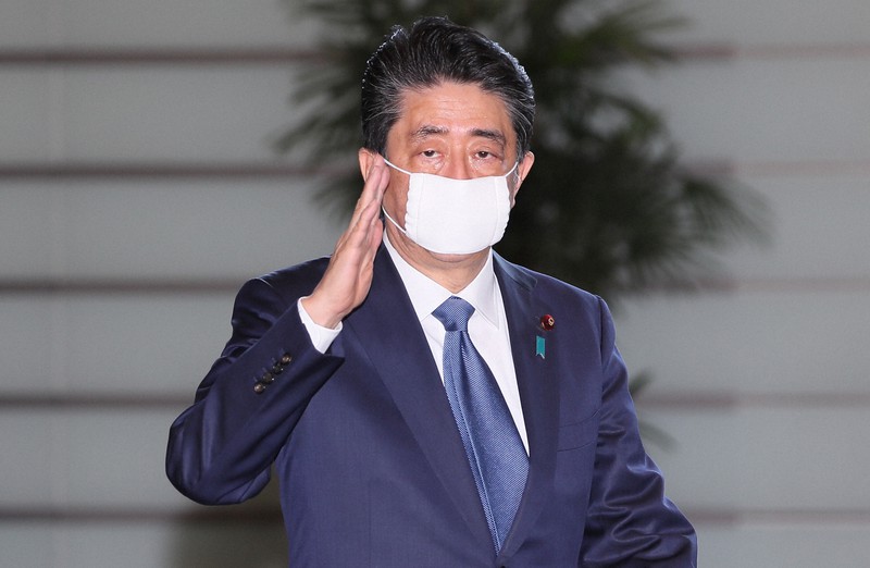 首相官邸に入る安倍晋三首相=2020年4月6日、玉城達郎撮影