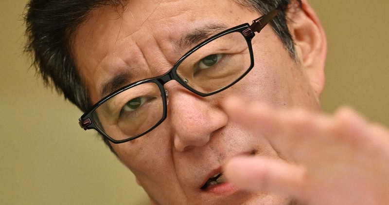 インタビューに答える松井一郎大阪市長=同市北区で2020年4月6日、北村隆夫撮影
