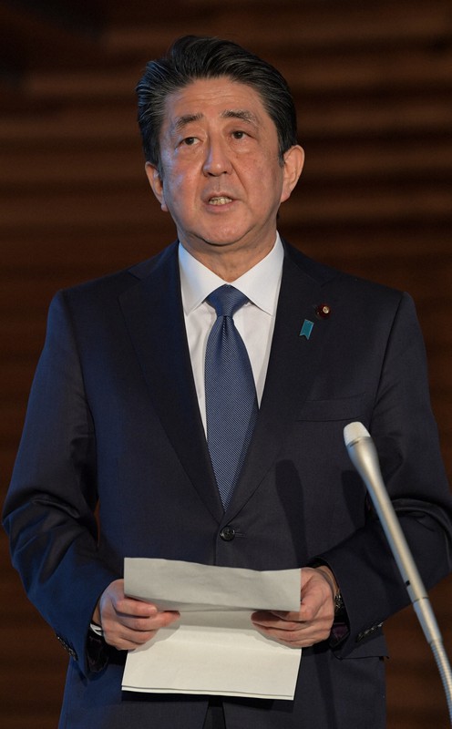「緊急事態宣言」を発令することを表明する安倍晋三首相=首相官邸で2020年4月6日午後5時50分、竹内幹撮影