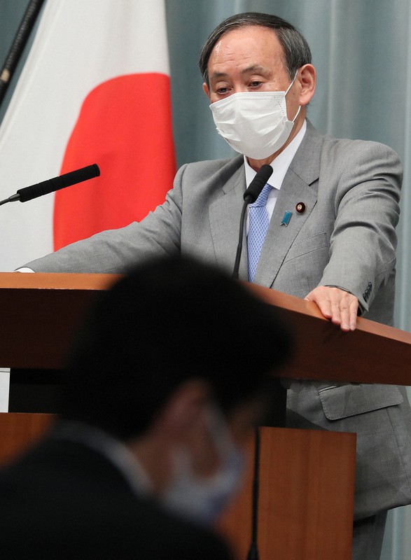 記者会見する菅義偉官房長官=首相官邸で2020年4月6日午前11時13分、玉城達郎撮影