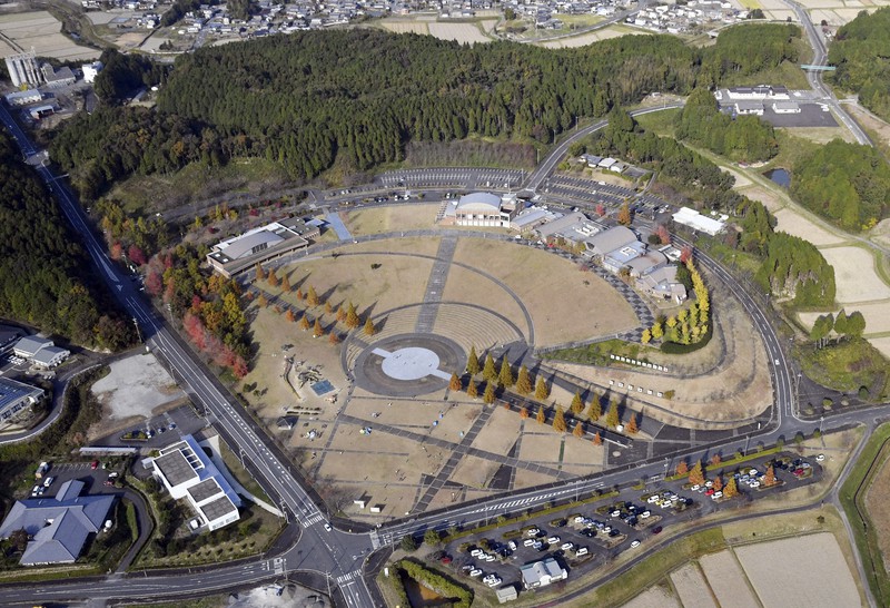 全国植樹祭が開かれる予定の「鹿深夢の森」=滋賀県甲賀市で2019年11月、本社ヘリから加古信志撮影