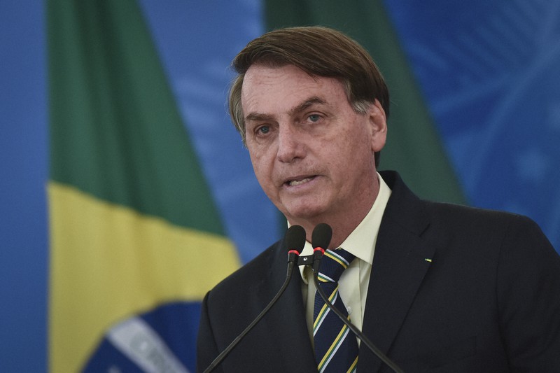 記者会見するブラジルのボルソナロ大統領=ブラジリアで3月27日、AP