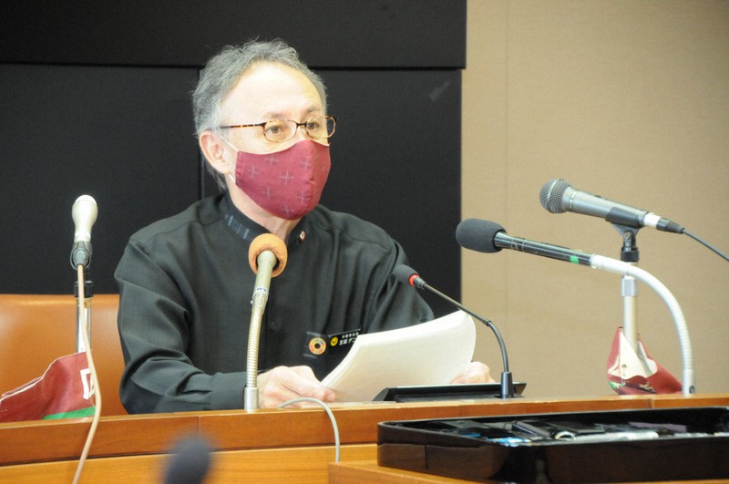 県庁での記者会見で沖縄県への来県の自粛を求める玉城デニー知事=那覇市で2020年4月8日午前11時33分、遠藤孝康撮影