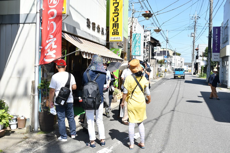 地域の魅力を再発見するまち歩きが盛んになっている=茨城県石岡市で18年8月25日(根本貴彬さん提供)