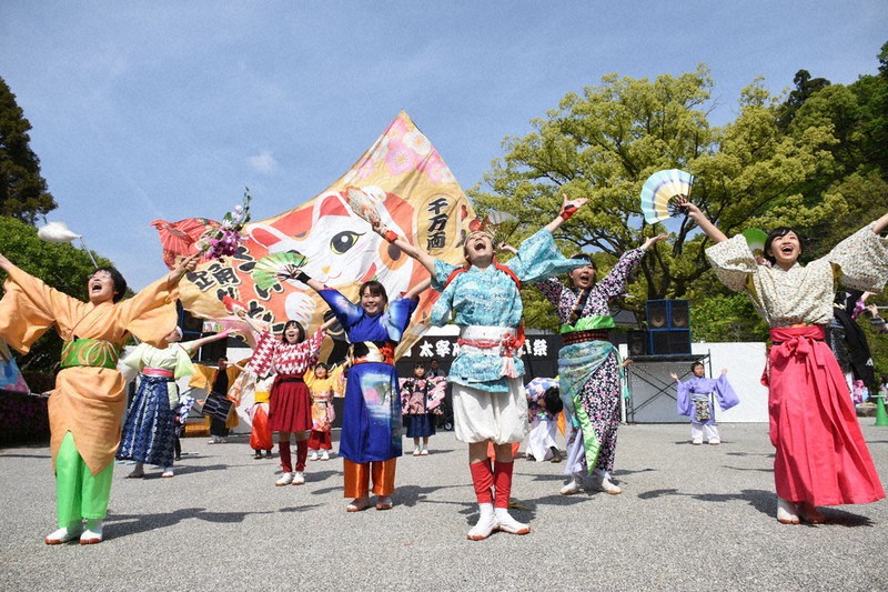 昨年の「太宰府門前真舞祭」で演舞を披露するチーム=太宰府まほろば衆提供