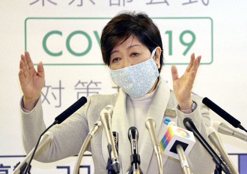 緊急事態宣言の発令に伴って休業要請する業種や施設の対象を発表する小池百合子東京都知事=東京都庁で2020年4月10日、幾島健太郎撮影