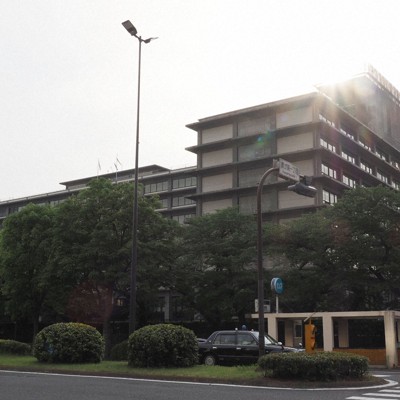 外務省、全世界の邦人に注意喚起　中東情勢悪化で「情報収集を」